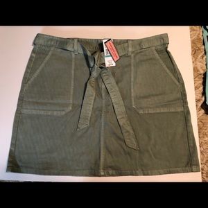 Ladies Vineyard Vines Skirt size 16 New with tags!